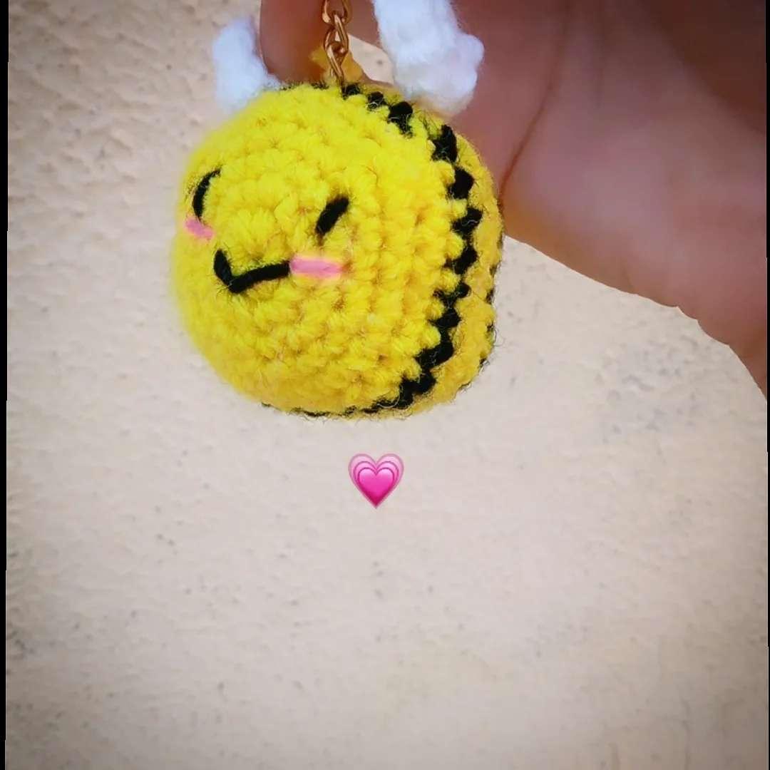 Bee keychain view 2