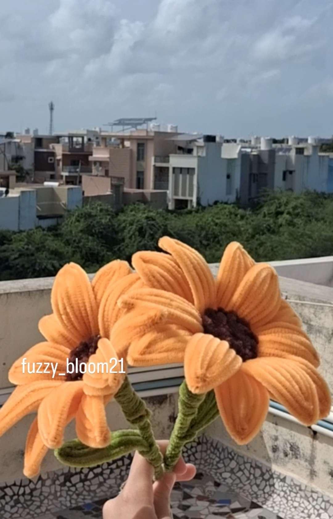 Pipecleaner sunflower view 2