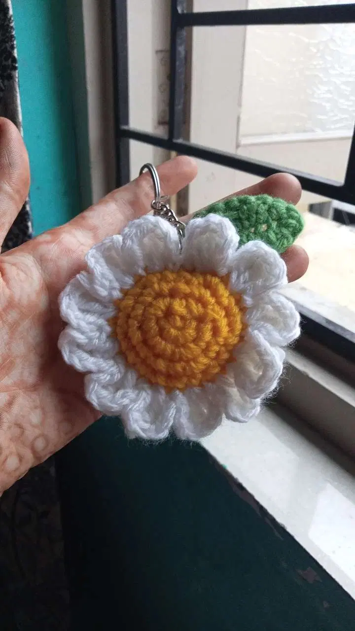 Daisy keychain view 2