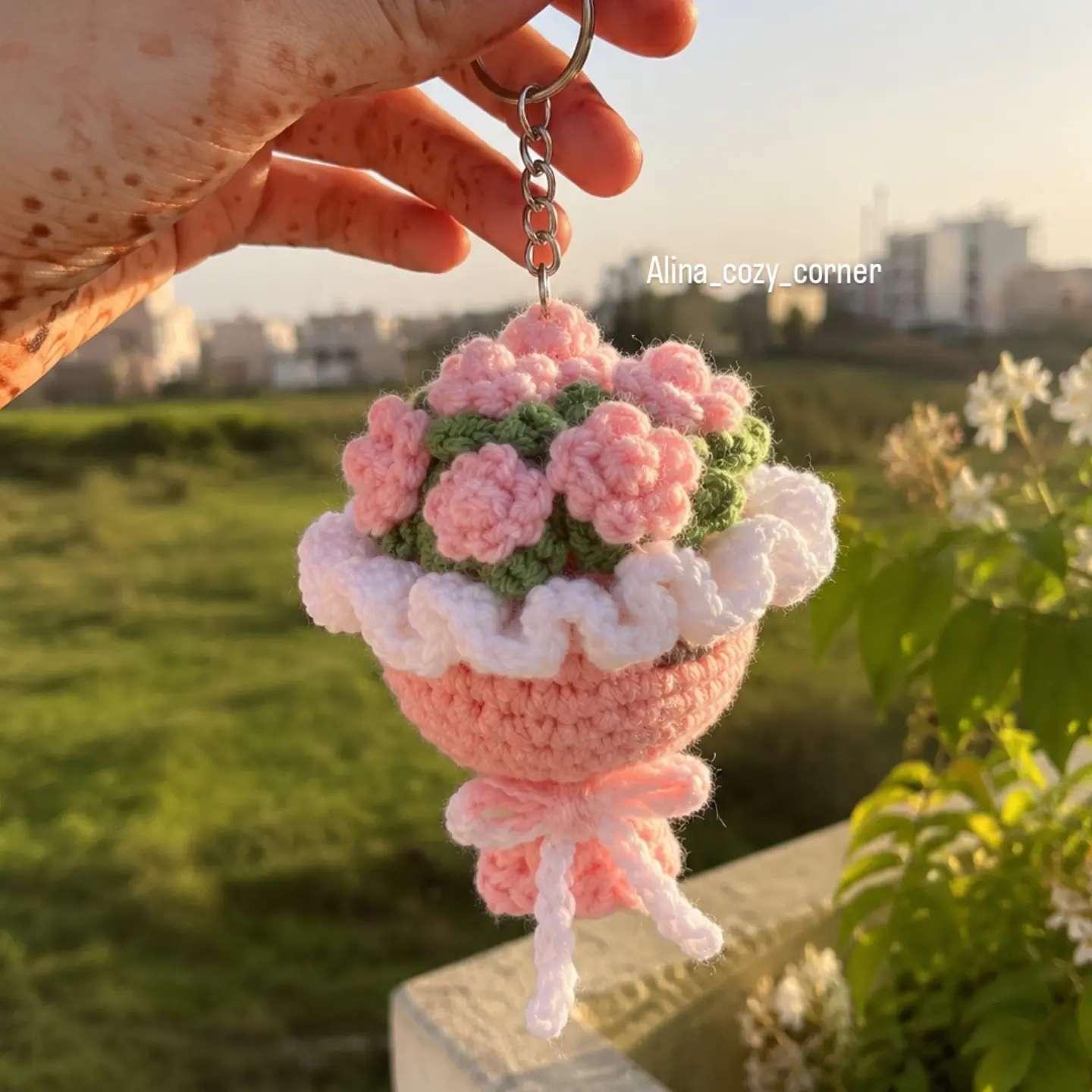🌹 Handmade Crochet Rose Bouquet Keychain
Add a sweet floral touch to your everyday essentials with