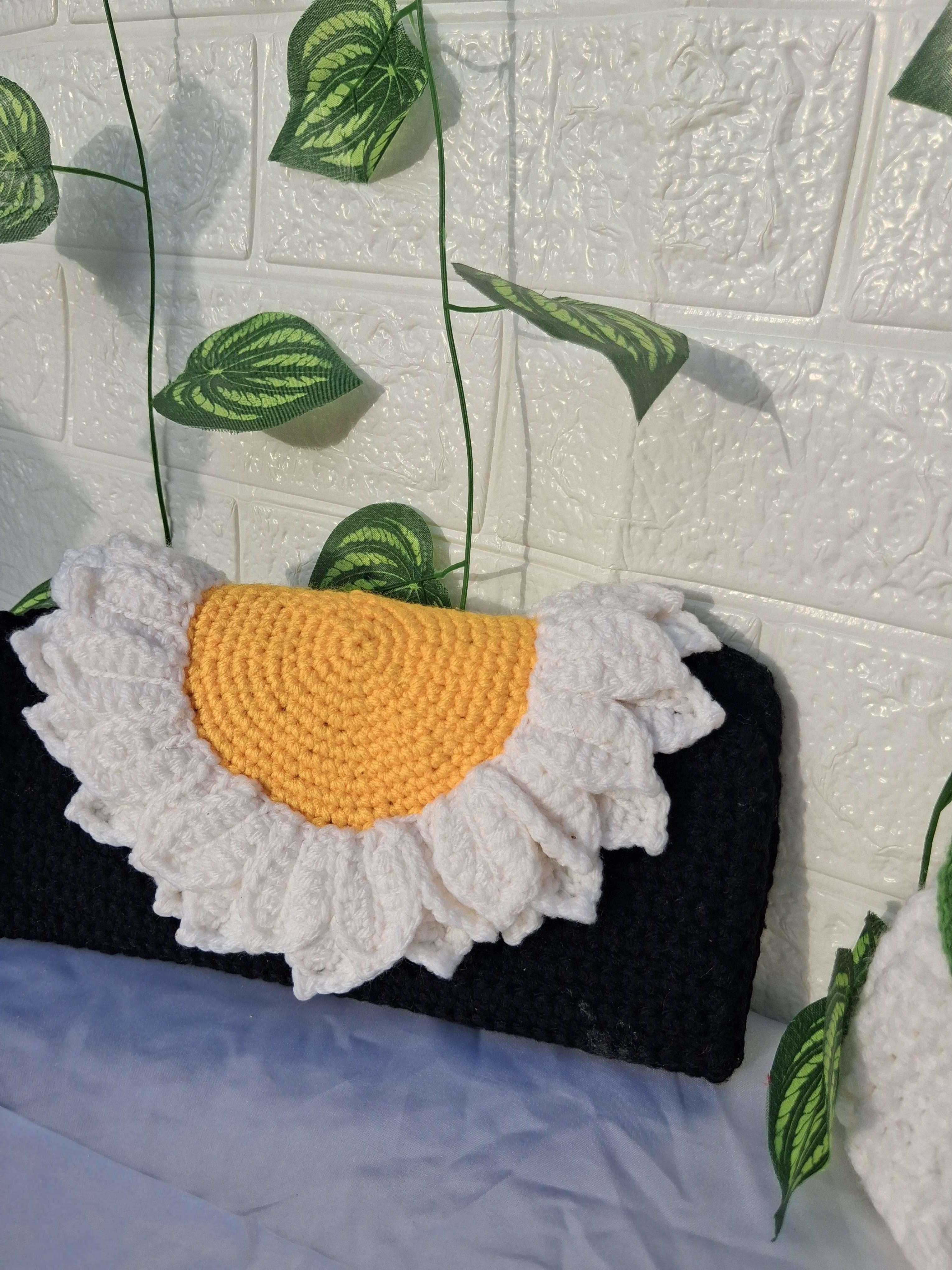 Sunflower purse view 3